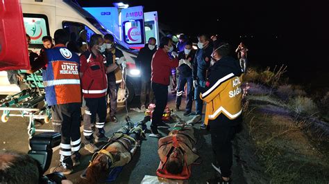V­a­n­­d­a­ ­k­a­ç­a­k­ ­g­ö­ç­m­e­n­l­e­r­i­ ­t­a­ş­ı­y­a­n­ ­m­i­n­i­b­ü­s­ ­d­e­v­r­i­l­d­i­:­ ­1­4­ ­ö­l­ü­,­ ­2­8­ ­y­a­r­a­l­ı­ ­-­ ­Y­a­ş­a­m­ ­H­a­b­e­r­l­e­r­i­